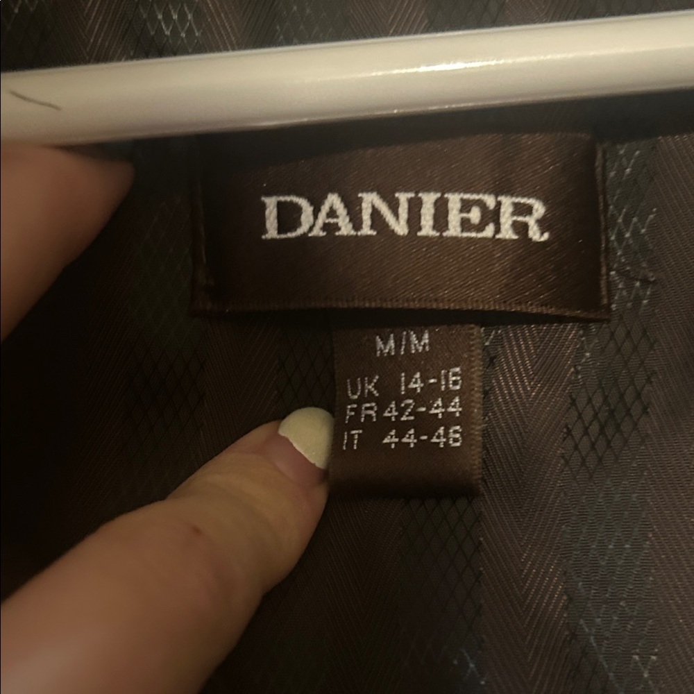 Danier Women's Brown Leather Jacket with Fur Collar - Picture 5 of 13